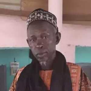 Voyant Africain marabout guérisseur , un vendeur de bijoux à Franconville