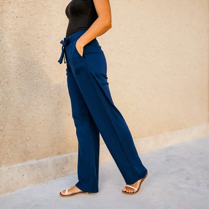 Styliser un Pantalon Bleu Marine